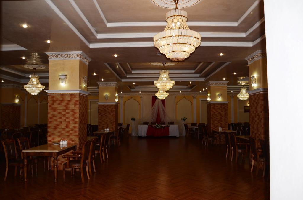 Saryarka Hotel Astana Buitenkant foto