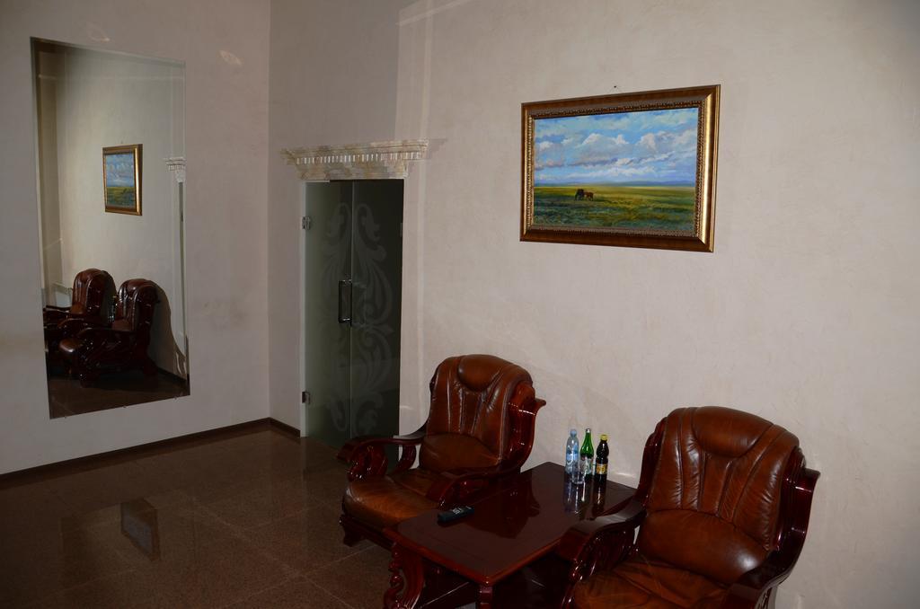 Saryarka Hotel Astana Buitenkant foto
