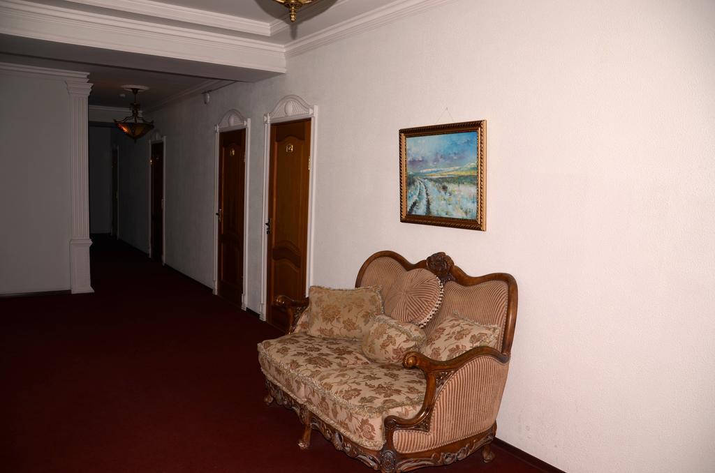 Saryarka Hotel Astana Buitenkant foto