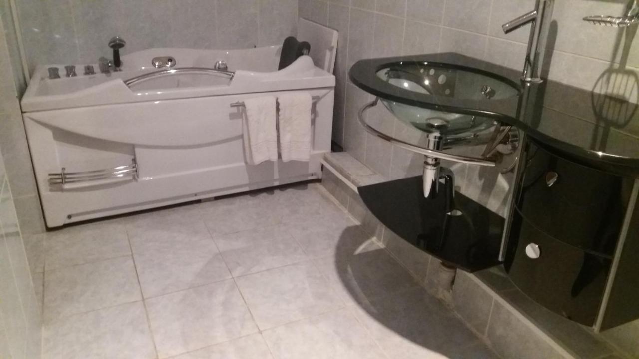 Saryarka Hotel Astana Buitenkant foto